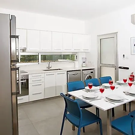 Hotel Kia, Luxury 5bdr 3*